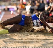 Caterine Ibargüen superó los 14,88, su mejor registro durante un 2015 AFP