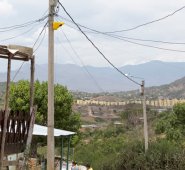 Desde hace 10 meses los vecinos de la calle 50 con avenida 13 de Crispín Durán prendieron una alarma contra la delincuencia en su cuadra. Juan Pablo Cohen