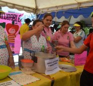 Las madres de los hogares fami de los patios promocionaron y dieron degustaciones sobre las diferentes preparaciones a base de Bienestarina. Rodrigo Sandoval