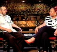 La exsenadora colombiana en una entrevista especial con el jefe máximo de las Farc, para Telesur. Captura de video