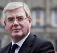 Eamon Gilmore fue nombrado enviado para proceso de paz en Colombia. Tomada de Internet