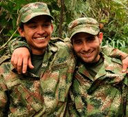Andrés Felipe Pérez y Clayder Antonio Rodríguez, tras su liberación. Colprensa