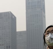 Una espesa niebla de partículas finas se abatirá sobre la ciudad. AP