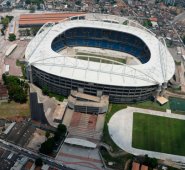 Pese a que en las obras del Parque Olímpico se notan avances importantes, el Comité Olímpico Internacional (COI) ha recomendado mayor agilidad para la culminación de los escenarios. Mientras tanto, en Río de Janeiro ciudadanos y organizaciones defensoras de derechos siguen elevando voces de protesta en contra del gasto de las ‘megaobras’ AFP