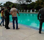 Durante los operativos, las autoridades verificaron que los establecimientos cumplan con los requisitos exigidos para su funcionamiento. Policía Nacional