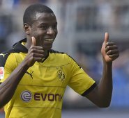 Adrián Ramos marcó dos goles frente al Hamburgo. AP