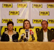 Jorge Robledo (primero a la izquierda) e Iván Cepeda (primero a la derecha) mostraron su inconformismo por la designación de su compañera López (centro) Colprensa