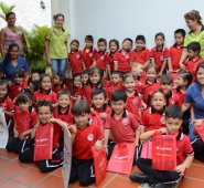 Los estudiantes recibieron obsequios por parte del periódico. Rodrigo Sandoval