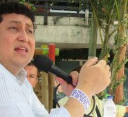 El controvertido alcalde de yopal (Casanare), Jhon Jairo Torres, quien fue elegido estando preso y casi no logra posesionarse, le pidió a los concejales que le aumenten el suelo a $11 millones, pues los $7 que gana no le alcanzan. Colprensa