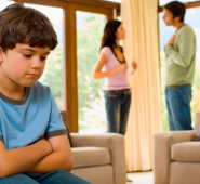 Los padres deben tener claro que la educación, el cuidado y la protección de sus hijos no debe recaer en los maestros, los abuelos, los tíos, ni la empleada de servicio, sino en ellos mismos. Internet | Referencial