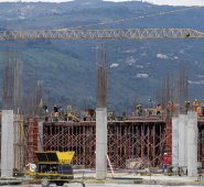 La construcción creció un 5,2, siendo la segunda fuerza más importante de la industria nacional. Licieron inmobiliarios (3,8), los servicios públicos (2,9%), el comercio (2,7%), el transporte (1,8%), los servicios sociales (1,7%), y la agricultura (0,7%), tambien obtuvieron resultados positivos. Colprensa