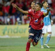 Medellín fue superior al Junior y logró la sexta estrella en su historia, nuevamente de la mano del técnico Álvarez. En la foto Marrugo, la figura de la noche. Colprensa