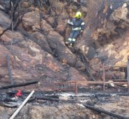 Todo lo que había en la pieza hecha de tablas quedó cenizas. Cortesía