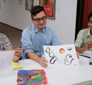El encargado de la capacitación fue el artista local Orlando Rojas. César Obando