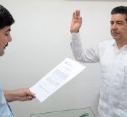 Herrera (derecha), quien era personero encargado, quedó como único aspirante al cargo al obtener una calificación de 87,5 puntos en las pruebas del concurso de méritos. La Opinión