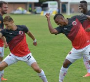 Jonathan Pérez y James Castro celebraron el autogol del Quindío bailando a un costado de la cancha. Castro y Pérez tejieron la jugada por la banda derecha que derivó en el único gol del partido. Juan Pablo Bayona