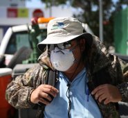 Los CDC emitirían una advertencia a mujeres embarazadas o mujeres que consideran quedar embarazadas, de que eviten un área de 2,5 kilómetros cuadrados en el condado de Miami-Dade, donde al parecer está el foco de contagio. AFP