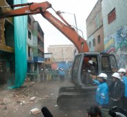 Según informó el mandatario local, por el momento se adelantará la demolición de cuatro predios. Colprensa