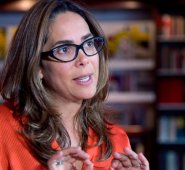 "Hemos sido absolutamente respetuosos de la libertad de los padres para formar a sus hijos en valores y en creencias", expresó la ministra. AFP