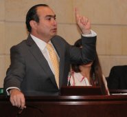 Pretelt cerró su intervención diciéndoles a los senadores que “no hagan algo por lo que después tengan que arrepentirse”. Colprensa