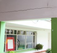 Aunque algunas paredes del Hogar Infantil Belén  presentan grietas, los padres consideran que no era para que se cerrara la sede y llevara a los niños a un lugar que no reúne las condiciones adecuadas para brindarles la atención del programa. Obando