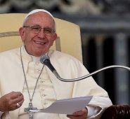 El papa Francisco elogió el acuerdo de paz entre el gobierno colombiano y las Farc. AFP