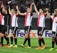 Feyenoord derrotó 1-0 al Manchester United. AFP