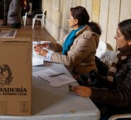 El 55,3% de los colombiano dijo que votará por el ‘Sí’ para refrendar los acuerdos, contra un 38,3%.  Archivo