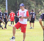 Fernando Velasco ayer su primer encuentro con el grupo de jugadores del Cúcuta Deportivo, del cual dijo tiene las condiciones para dar pelea en los cuadrangulares finales. César Obando