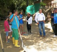 Con el apoyo de la Secretaría de Desarrollo Humano, los habitantes del sector realizaron una jornada de limpieza para evitar inundaciones en épocas de lluvias.  Cortesía