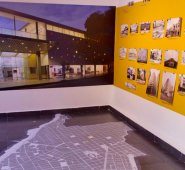 Una línea de tiempo guía al espectador en la sala de exposiciones del Museo Norte de Santander y Ciudad de Cúcuta. La muestra está acompañada de mapas de la ciudad para ubicar las construcciones. Luis Alfredo Estévez