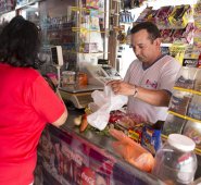 Fenalco afirma que el impuesto a las bebidas azucaradas perjudicará a los tenderos en toda Colombia. Archivo