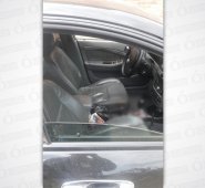 El carro quedó con rastros de sangre tras el ataque a bala contra el comerciante de vehículos, en la avenida Los Libertadores. La Opinión