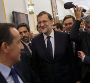 Rajoy, en el poder desde 2011, no las tenía todas consigo después que su Partido Popular (PP) registró su peor resultado desde 1993 y la irrupción de dos nuevos partidos, Ciudadanos (centroderecha) y Podemos (izquierda antiausteridad), que dejaron un Congreso fragmentado. AP
