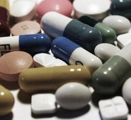 La proporción de jóvenes hospitalizados por sobredosis de opiáceos procedentes de familias de bajos recursos que se beneficiaban con el Medicaid. Internet