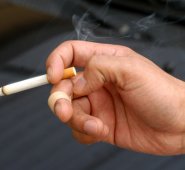 El cigarrillo contiene más de 7.000 sustancias químicas diferentes, de las cuales más de 70 se sabe que son cancerígenas, sostienen los investigadores, que señalan la complejidad de las interacciones con el organismo. Tomada de internet