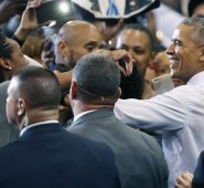 Barack Obama dijo que la votación anticipada ha aumentado entre los hispanos, pero no entre los negros. AFP