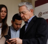 Uribe pedió al Presidente de la República que los textos anunciados no tengan alcance definitivo Colprensa
