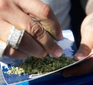 La medida de Denver entra en vigor con efecto inmediato, pero tiene muchas salvedades. AFP