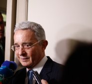 Lo acordado "es apenas un retoque del acuerdo rechazado por los ciudadanos", según el expresidente y senador Uribe. Colprensa
