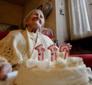 Morano, al parecer la última persona en el mundo nacida en la década de 1880, consiguió en mayo ser la persona de mayor edad en el mundo. AP