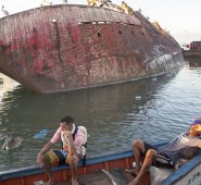 Los piratas han aterrorizado el estado costero de Sucre, que alguna vez tuvo una pujante industria pesquera y la cuarta flota atunera más grande del mundo. Más de la mitad de la flota de la compañía Pescalba permanece en los muelles, con agujeros en las cubiertas y los costados producto de la oxidación.
AP