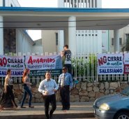 Papás y estudiantes emprendieron actividades de defensa del Colegio Salesiano, con el fin de que la Alcaldía reconsidere su posición de crear otro colegio para llevar allí a los más de 2 mil 500 alumnos. Alfredo Estévez