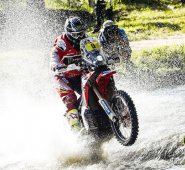 El piloto francés xavier Soultraint dio el primer campanazo en el Rali Dakar 2017, al imponerse en la primera etapa en la categoría de motos, que se llevó a cabo en territorio paraguayo. ralidakar.com