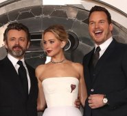 Michael Sheen, Jennifer Lawrence y Chris Pratt. Tomada de Internet