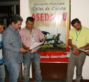 Aunque esta vez sí fue posible que el Congreso aprobara el pago de honorarios a los miembros de las Juntas Administradoras Locales, el presidente consideró que el proyecto es inconstitucional e inconveniente y lo objetó. Archivo