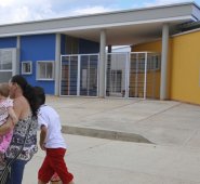 Aunque las instalaciones ya están terminadas, estos están a la espera de la dotación y puesta en funcionamiento. Mientras esto sucede la comunidad tendrá que seguir esperando. Archivo La Opinión