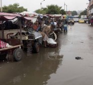 Por ahora estos vendedores permanecen junto a un costado del canal Bogotá, lugar que fue asignado por la Alcaldía. Alfredo Estévez
