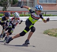 Dejar de lado por por un fin de semana, los libros y tareas para divertirse y competir en una carrera de patinaje es la mayor alegría que expresan los jovencitos que intervienen en la IV Válida Nacional Interclubes. Mario Caicedo