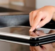 Uno de los dispositivos móviles más usados en la edad escolar, la tablet. Colprensa